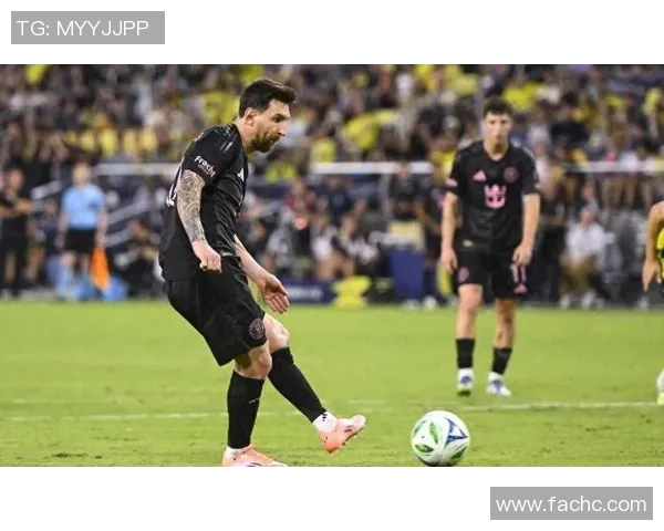 梅西先捧金靴奖杯季后赛首轮激战前彰显个人荣誉